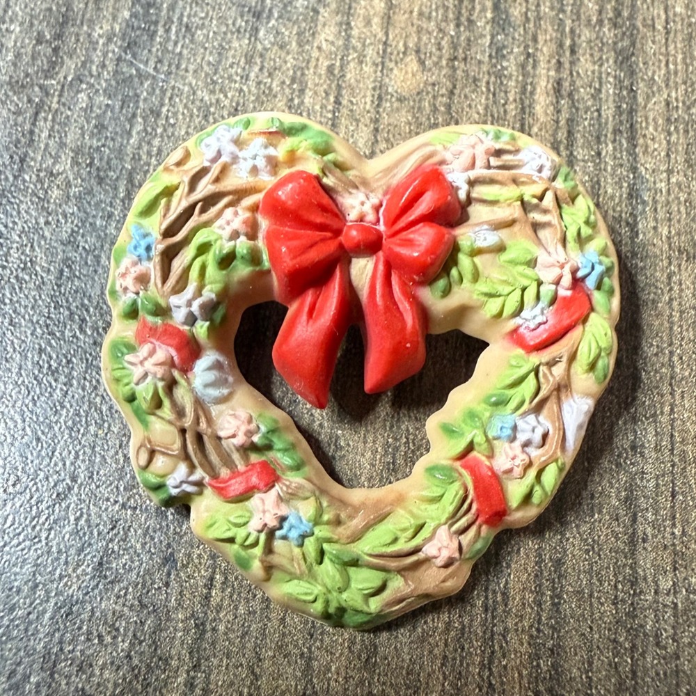 Hallmark 1985‎ Heart Wreath Pin Brooch Red Bow Flowers Vintage